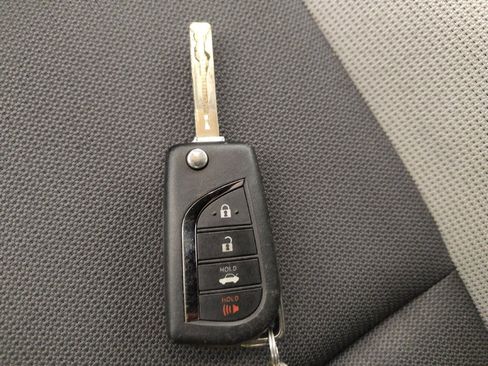 Used 2025 Toyota Corolla LE image 32