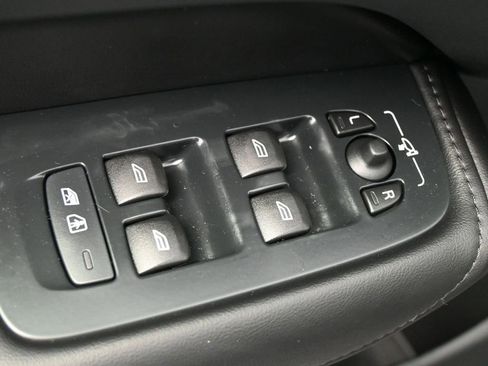 Used 2024 Volvo XC60 B5 Plus w/ Protection Package Premier image 4