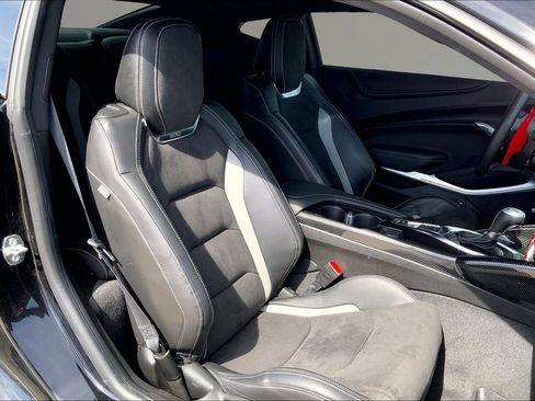 Used 2023 Chevrolet Camaro SS RWD image 7