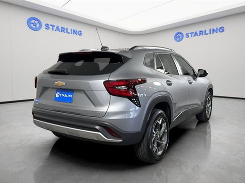 Used 2025 Chevrolet Trax LT image 16