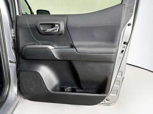 Used 2020 Toyota Tacoma TRD Off-Road image 28