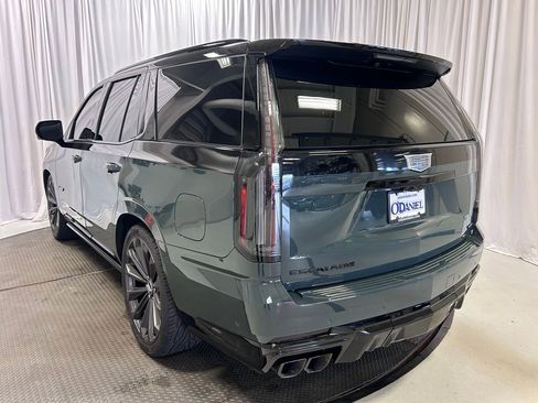 Used 2025 Cadillac Escalade V image 34