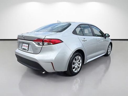 Used 2024 Toyota Corolla LE FWD image 5