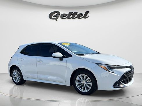 Used 2025 Toyota Corolla SE FWD image 3