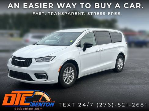 Used 2024 Chrysler Pacifica Touring-L FWD image 7