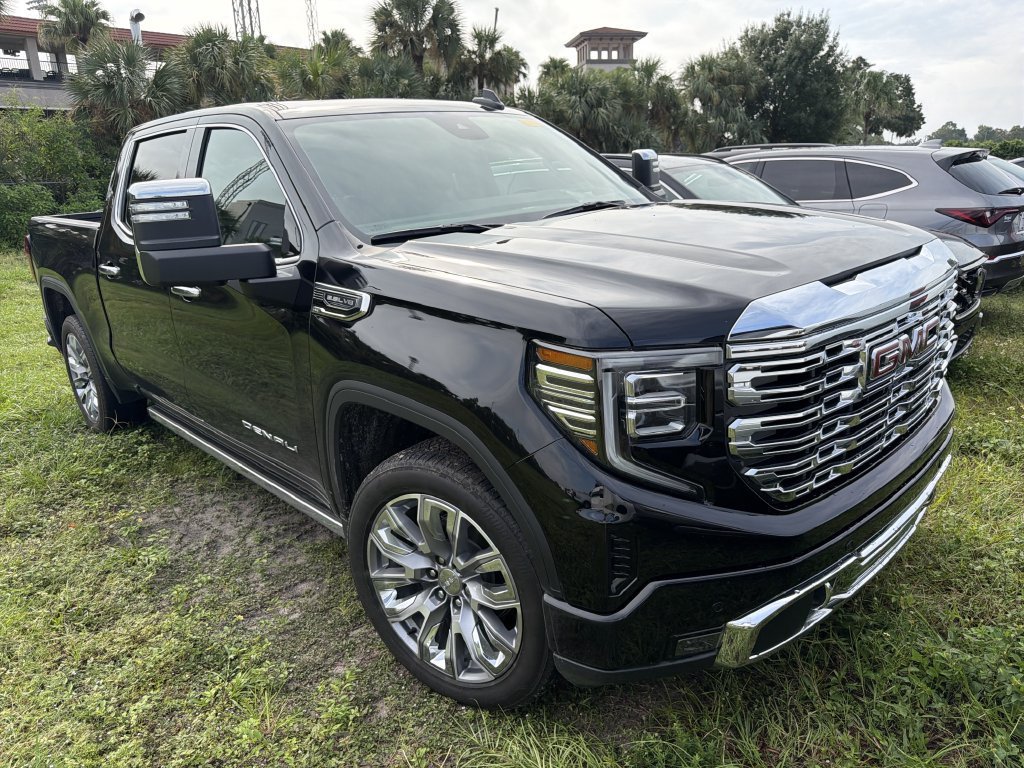 Used 2025 GMC Sierra 1500 Denali w/ Denali Reserve Package AWD/4WD image 2