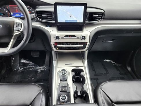 Certified 2022 Ford Explorer XLT w/ Equipment Group 202A image 14