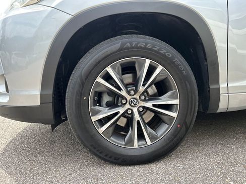 Used 2018 Toyota Highlander Plus FWD image 7