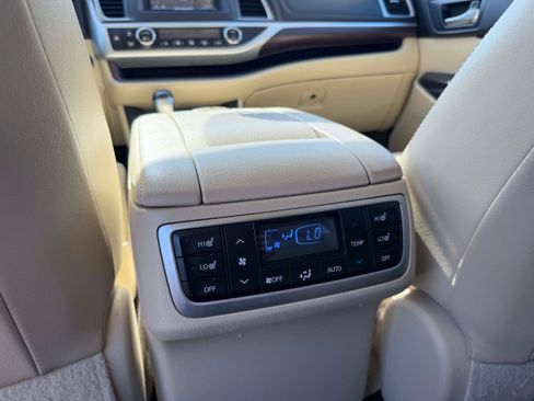 Used 2014 Toyota Highlander Limited Platinum AWD/4WD image 15