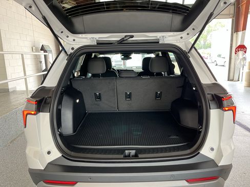 New 2026 Chevrolet Equinox LT FWD image 8