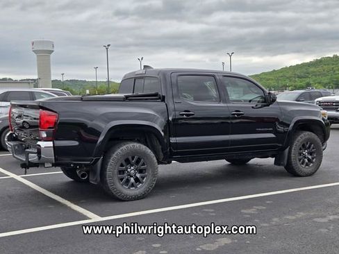 Used 2022 Toyota Tacoma SR5 w/ SR5 Appearance Package (SM) image 3