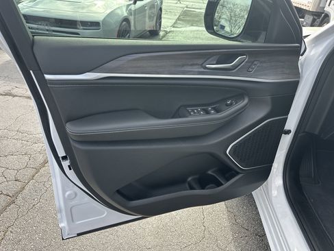 New 2026 Jeep Grand Cherokee Limited Reserve image 12