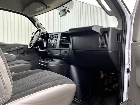 Used 2024 GMC Savana 2500 w/ Driver Convenience Package image 14