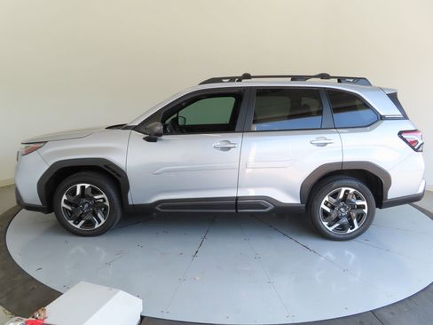 Used 2025 Subaru Forester Limited AWD/4WD image 9