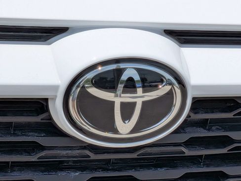 Used 2022 Toyota RAV4 LE FWD image 13