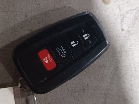 Used 2020 Toyota RAV4 XLE Premium image 10