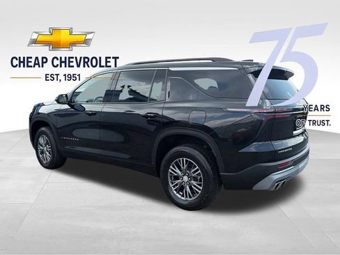 Used 2024 Chevrolet Traverse LT FWD image 3