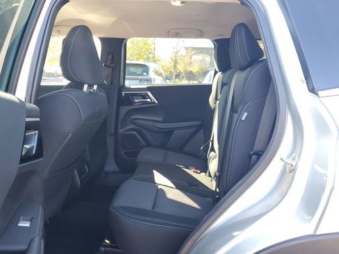 Used 2023 Mitsubishi Outlander ES image 11