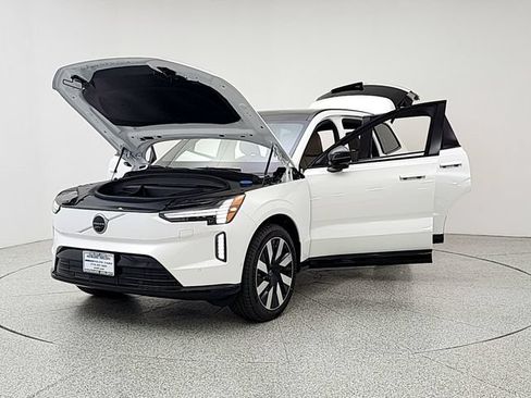 New 2026 Volvo EX90 Plus AWD/4WD image 9