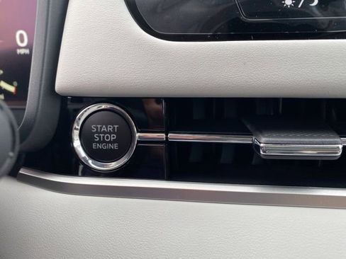 Used 2025 Mitsubishi Outlander SE image 37