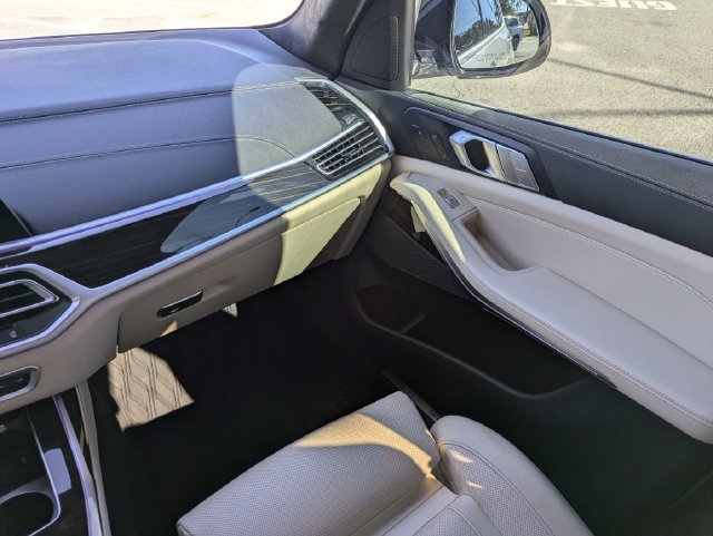 Used 2021 BMW X7 xDrive40i w/ Executive Package 2 AWD/4WD image 21