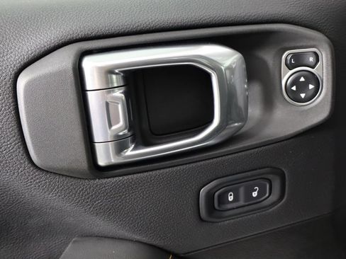Used 2024 Jeep Wrangler Unlimited Sahara AWD/4WD image 19