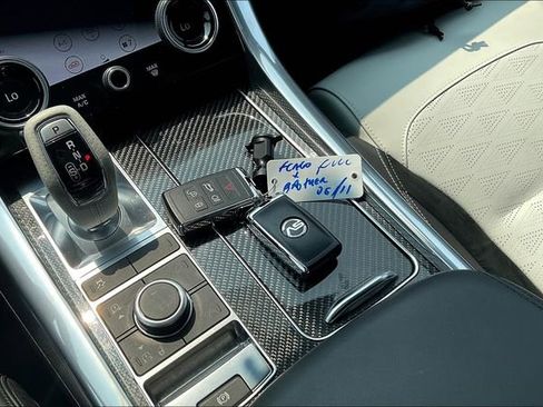 Used 2022 Land Rover Range Rover Sport SVR image 11