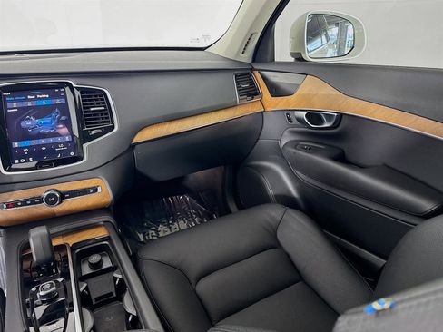 Used 2024 Volvo XC90 B6 Plus image 27