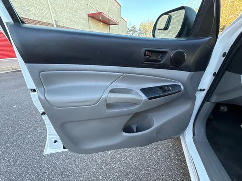 Used 2015 Toyota Tacoma 2WD Access Cab image 17