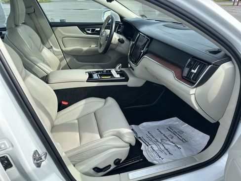 Used 2019 Volvo S60 T8 Inscription image 8