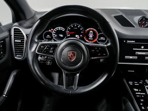 Used 2023 Porsche Cayenne w/ Premium Package image 26