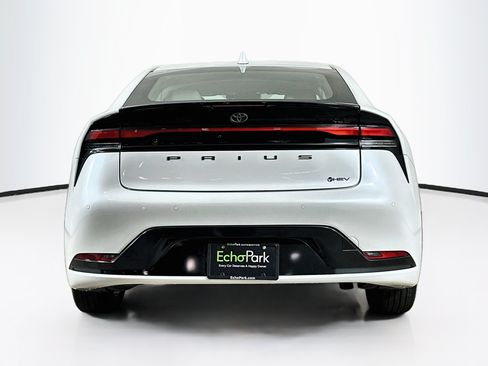 Used 2025 Toyota Prius XLE FWD image 7