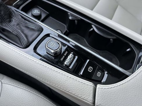 Used 2019 Volvo XC90 T6 Momentum w/ Advanced Package image 32