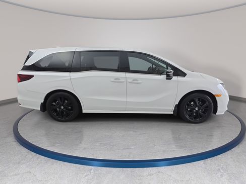 Certified 2024 Honda Odyssey Sport image 4