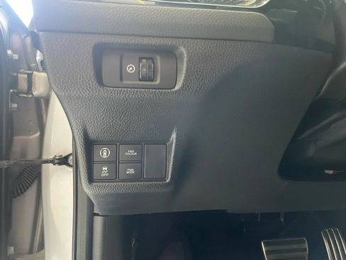 Used 2023 Honda Civic Sport image 9
