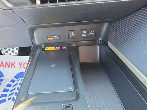 Used 2025 Toyota Camry SE FWD image 31