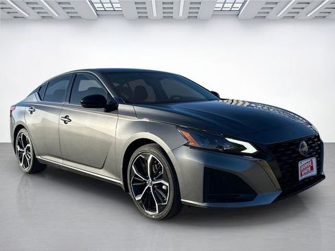 Used 2024 Nissan Altima 2.5 SR image 2