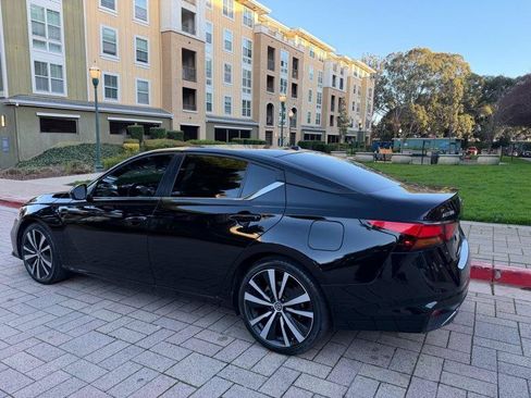 Used 2021 Nissan Altima 2.5 SR FWD image 9