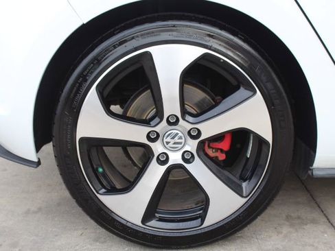 Used 2016 Volkswagen Golf S image 12