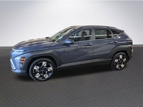 Used 2024 Hyundai Kona SEL w/ Convenience Package FWD image 2