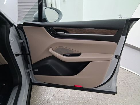 New 2026 Porsche Macan Electric image 32