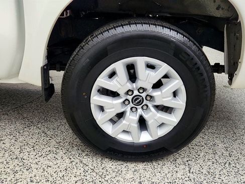 Used 2022 Nissan Frontier SV RWD image 9
