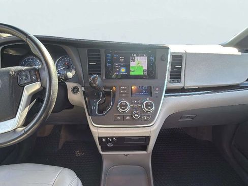 Used 2015 Toyota Sienna XLE image 10