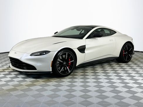 Used 2021 Aston Martin V8 Vantage Coupe image 13