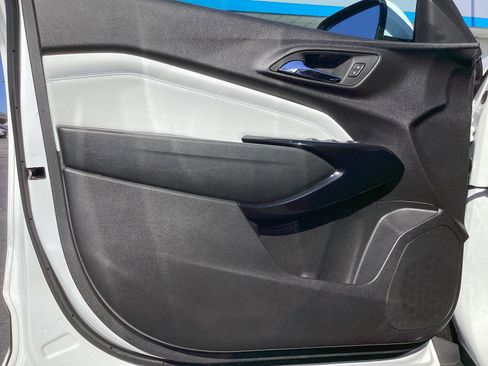 Used 2025 Chevrolet Trax LT w/ LT Convenience Package image 31