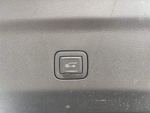 New 2025 Chevrolet Suburban Premier image 16