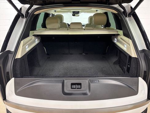 Used 2025 Land Rover Range Rover SE image 43