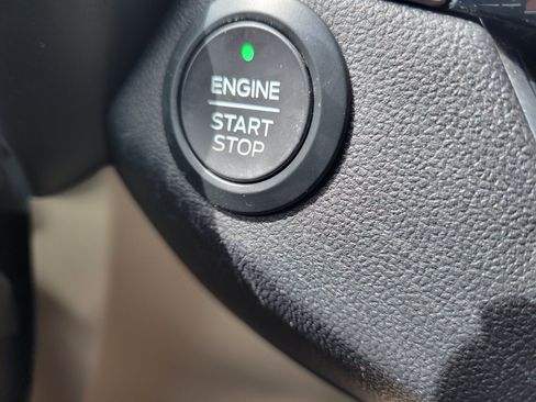 Used 2020 Ford Escape Titanium FWD image 17