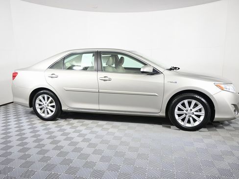 Used 2014 Toyota Camry LE image 8