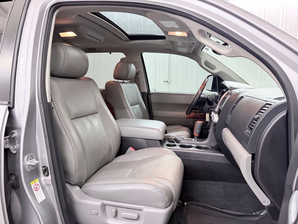 Used 2018 Toyota Sequoia Platinum AWD/4WD image 47
